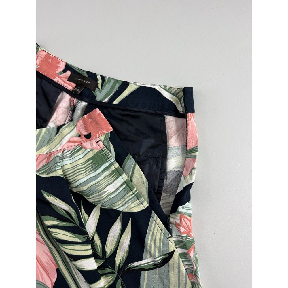 Ann Taylor Women's Floral Tropical Print Dressy Shorts Side Zipper Size 2 - Picture 3 of 12